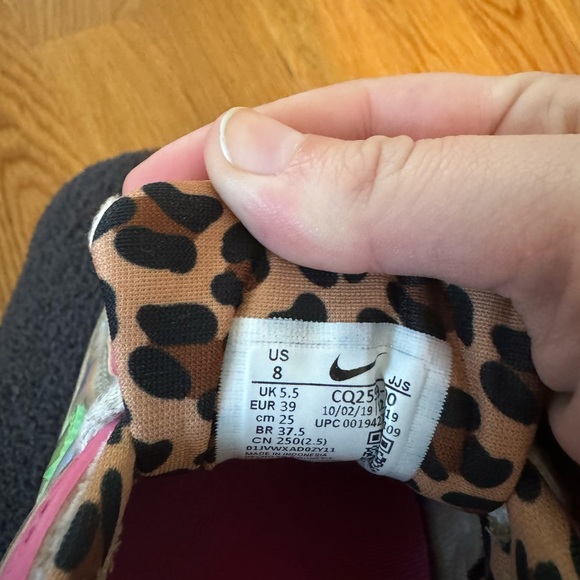 Nike Air Max 90
LX Daisy Leopard Iridescent - Picture 3 of 3